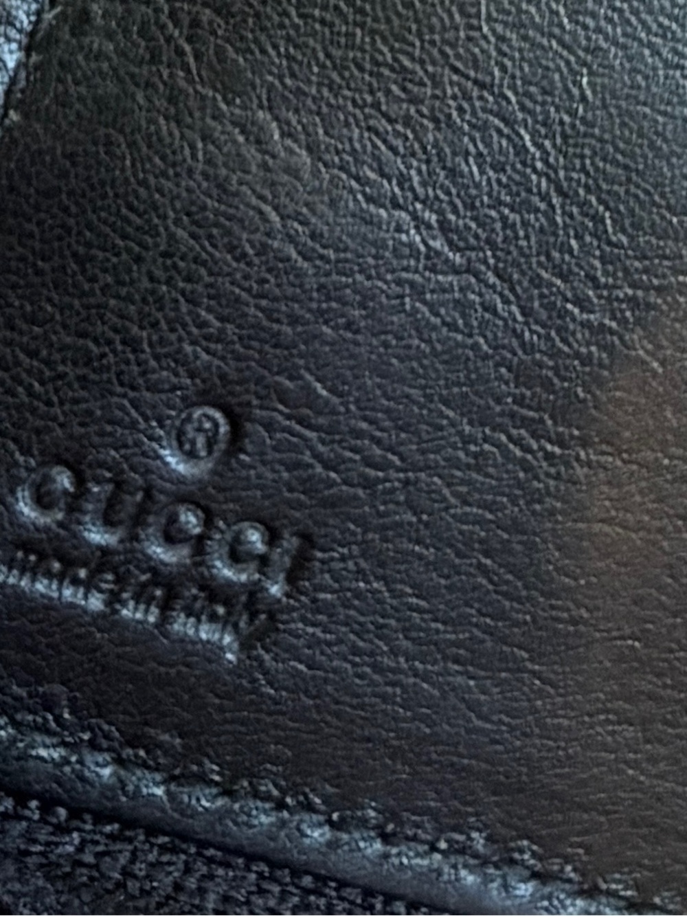 Gucci Black Leather Wallet with Embossed Logo - Picture 7 of 16